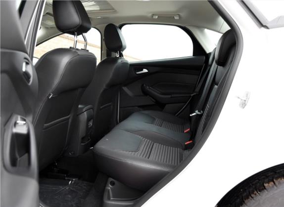 福克斯 2015款 三厢 EcoBoost 125 自动超能风尚型 车厢座椅   后排空间