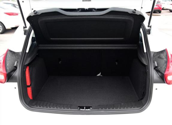 福克斯 2017款 两厢 EcoBoost 180 自动精英型 车厢座椅   后备厢