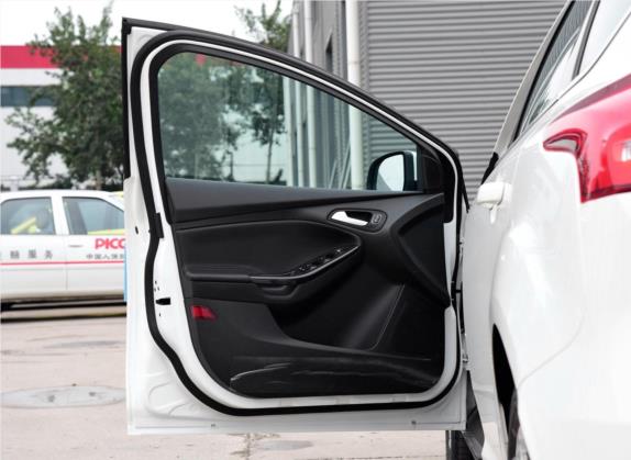 福克斯 2017款 两厢 EcoBoost 180 自动精英型 车厢座椅   前门板