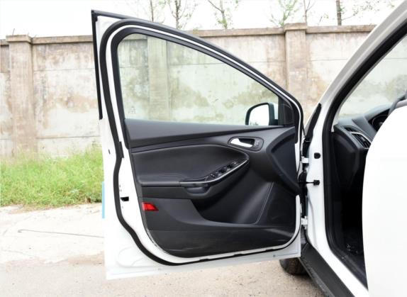 福克斯 2017款 两厢 1.6L 自动风尚型智行版 车厢座椅   前门板