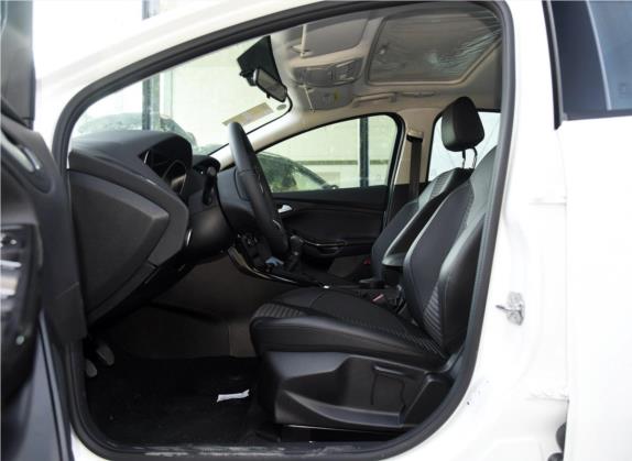 福克斯 2017款 两厢 1.6L 手动风尚型智行版 车厢座椅   前排空间