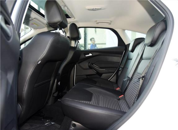 福克斯 2017款 两厢 1.6L 手动风尚型智行版 车厢座椅   后排空间