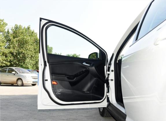 福克斯 2017款 两厢 1.6L 手动风尚型智行版 车厢座椅   前门板