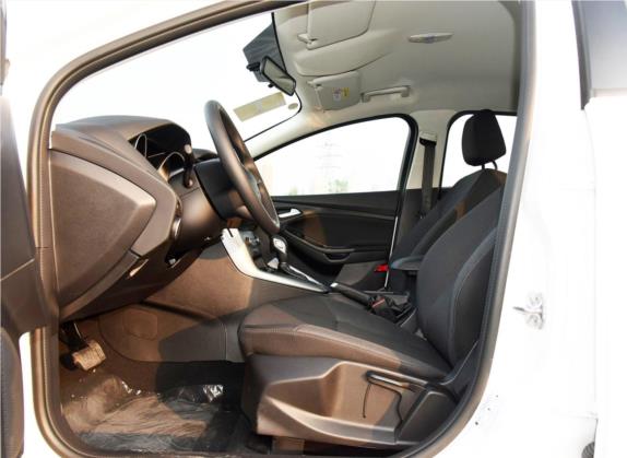 福克斯 2017款 两厢 1.6L 自动舒适型智行版 车厢座椅   前排空间