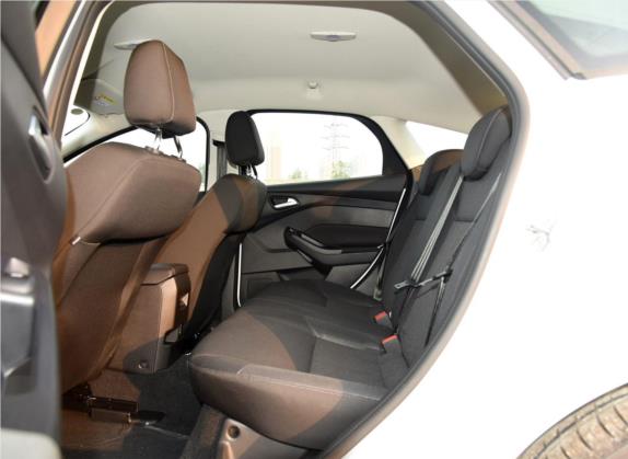 福克斯 2017款 两厢 1.6L 自动舒适型智行版 车厢座椅   后排空间
