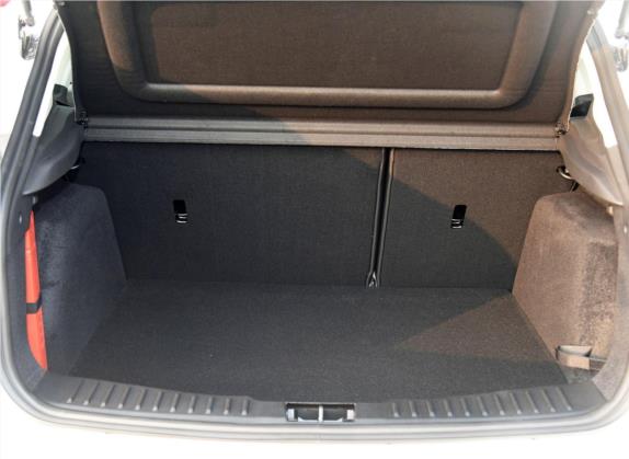 福克斯 2017款 两厢 1.6L 自动舒适型智行版 车厢座椅   后备厢