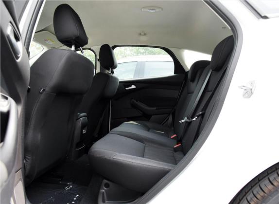 福克斯 2017款 两厢 1.6L 手动舒适型智行版 车厢座椅   后排空间