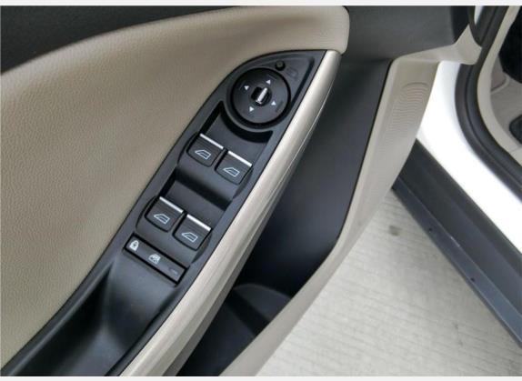 福克斯 2017款 三厢 EcoBoost 180 自动旗舰型 车厢座椅   门窗控制