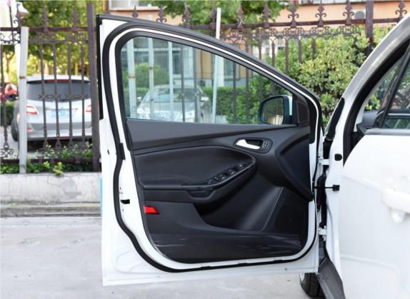 福克斯 2017款 三厢 EcoBoost 180 自动精英型 车厢座椅   前门板