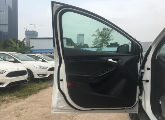 福克斯 2017款 三厢 EcoBoost 125 手动超能风尚型智行版 车厢座椅   前门板