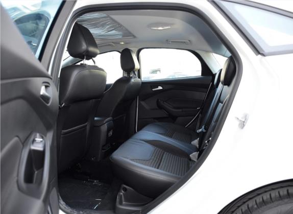福克斯 2017款 三厢 1.6L 自动风尚型智行版 车厢座椅   后排空间