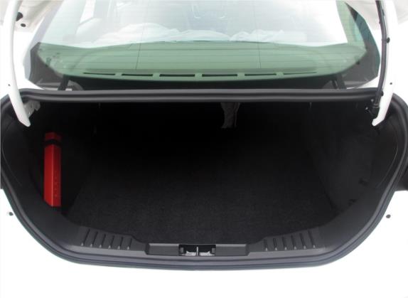 福克斯 2017款 三厢 1.6L 自动舒适型智行版 车厢座椅   后备厢