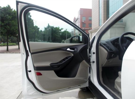福克斯 2017款 三厢 1.6L 自动舒适型智行版 车厢座椅   前门板