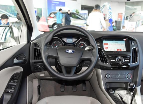 福克斯 2017款 三厢 1.6L 手动舒适型智行版 中控类   驾驶位