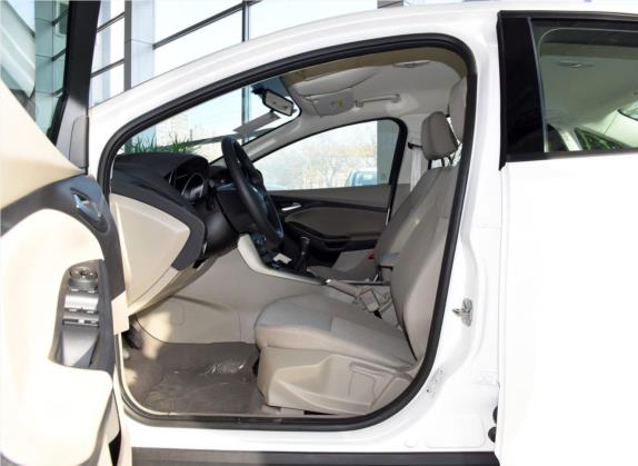 福克斯 2017款 三厢 1.6L 手动舒适型智行版 车厢座椅   前排空间