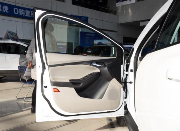福克斯 2017款 三厢 1.6L 手动舒适型智行版 车厢座椅   前门板