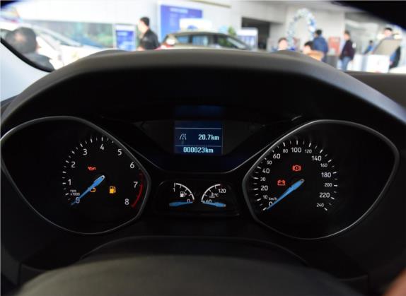 福克斯 2017款 三厢 1.6L 手动舒适型智行版 中控类   仪表盘