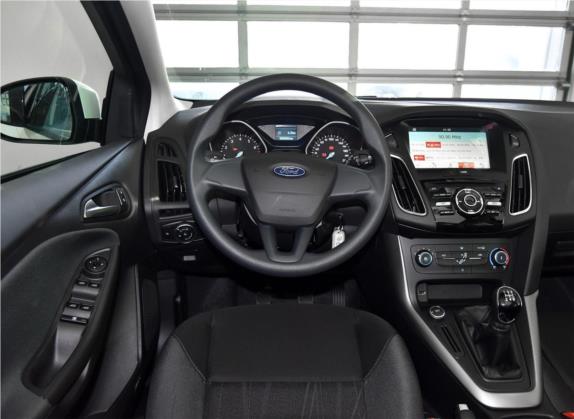 福克斯 2018款 两厢经典 1.6L 手动舒适型智行版 中控类   驾驶位
