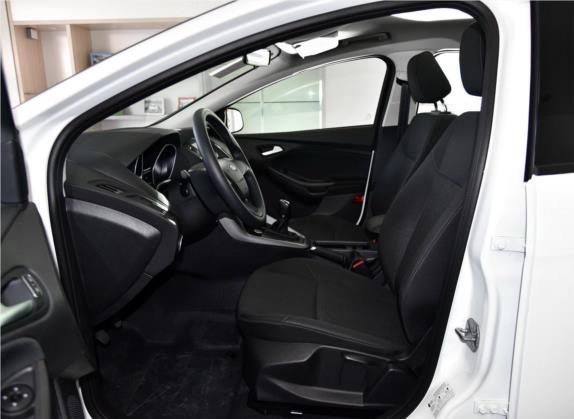 福克斯 2018款 两厢经典 1.6L 手动舒适型智行版 车厢座椅   前排空间