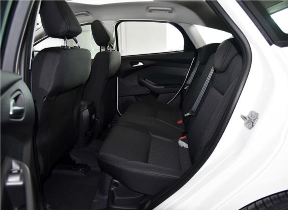 福克斯 2018款 两厢经典 1.6L 手动舒适型智行版 车厢座椅   后排空间
