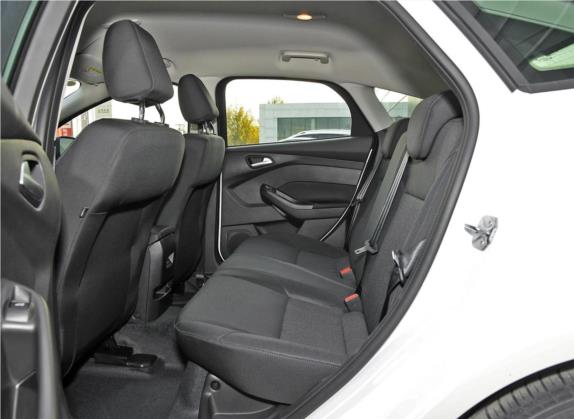 福克斯 2018款 两厢经典 1.6L 自动舒适型智行版 车厢座椅   后排空间
