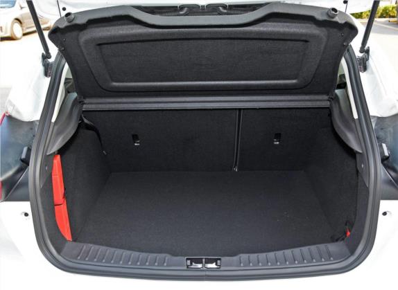 福克斯 2018款 两厢经典 1.6L 自动舒适型智行版 车厢座椅   后备厢