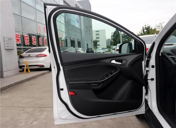 福克斯 2018款 两厢经典 1.6L 手动风尚型智行版 车厢座椅   前门板