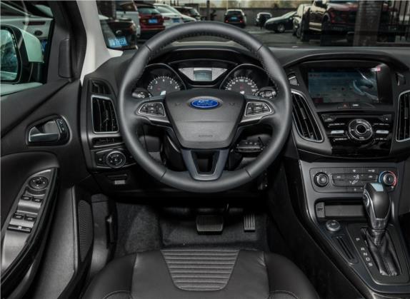 福克斯 2018款 两厢经典 1.6L 自动风尚型智行版 中控类   驾驶位