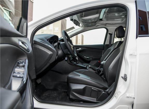 福克斯 2018款 两厢经典 1.6L 自动风尚型智行版 车厢座椅   前排空间