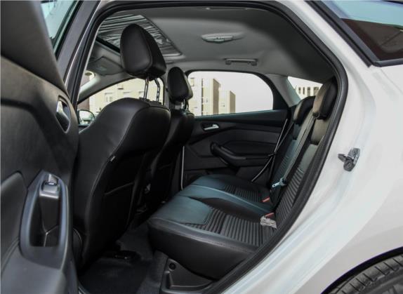 福克斯 2018款 两厢经典 1.6L 自动风尚型智行版 车厢座椅   后排空间