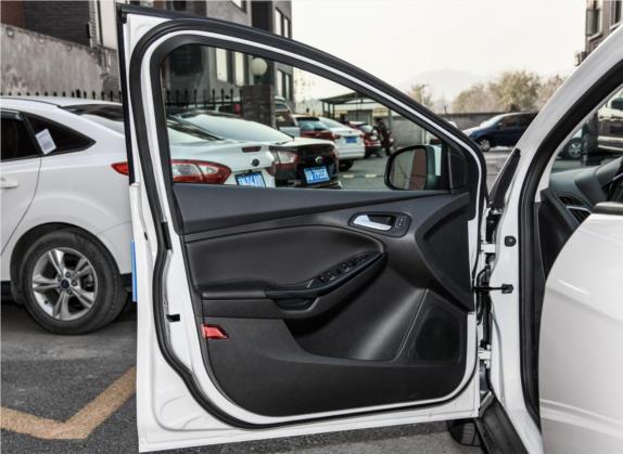 福克斯 2018款 两厢经典 1.6L 自动风尚型智行版 车厢座椅   前门板