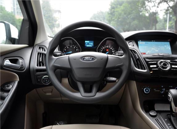 福克斯 2018款 三厢经典 1.6L 自动舒适型智行版 中控类   驾驶位