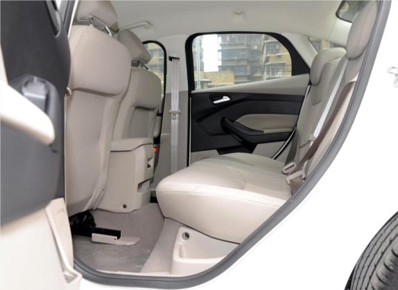 福克斯 2018款 三厢经典 1.6L 自动舒适型智行版 车厢座椅   后排空间