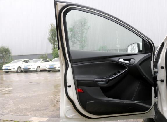 福克斯 2018款 三厢经典 1.6L 手动风尚型智行版 车厢座椅   前门板