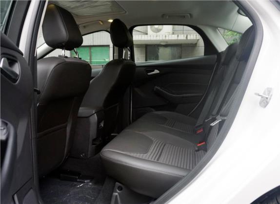 福克斯 2018款 三厢经典 1.6L 自动风尚型智行版 车厢座椅   后排空间
