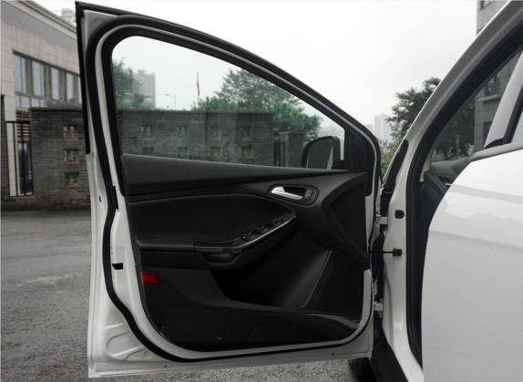 福克斯 2018款 三厢经典 1.6L 自动风尚型智行版 车厢座椅   前门板