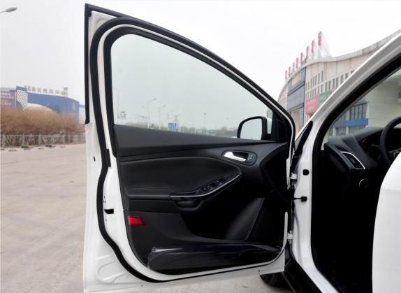 福克斯 2018款 三厢经典 EcoBoost 125 手动超能风尚型智行版 车厢座椅   前门板