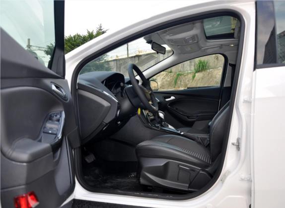 福克斯 2018款 三厢经典 EcoBoost 125 自动超能风尚型智行版 车厢座椅   前排空间