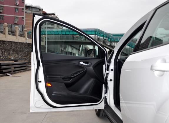 福克斯 2018款 三厢经典 EcoBoost 125 自动超能风尚型智行版 车厢座椅   前门板