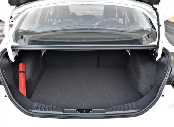 福克斯 2018款 三厢经典 EcoBoost 180 自动精英型 车厢座椅   后备厢