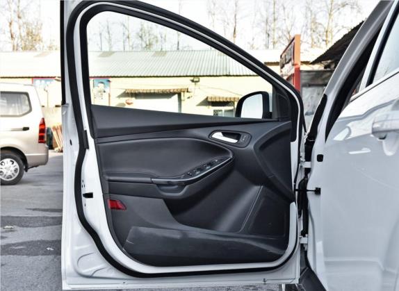 福克斯 2018款 三厢经典 EcoBoost 180 自动精英型 车厢座椅   前门板