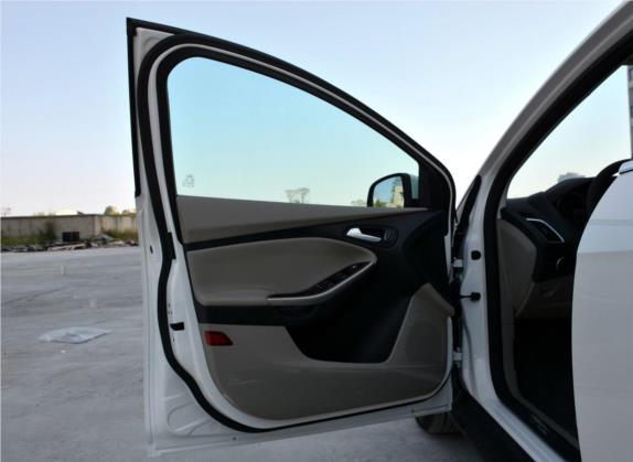 福克斯 2018款 三厢经典 EcoBoost 180 自动旗舰型 车厢座椅   前门板