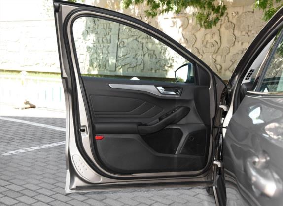 福克斯 2019款 三厢 EcoBoost 180 自动锋耀型 车厢座椅   前门板