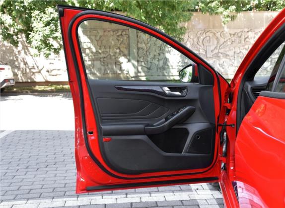 福克斯 2019款 两厢 EcoBoost 180 自动ST Line 车厢座椅   前门板