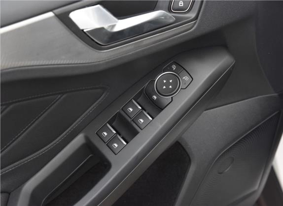 福克斯 2019款 两厢 EcoBoost 180 自动锋潮型 车厢座椅   门窗控制