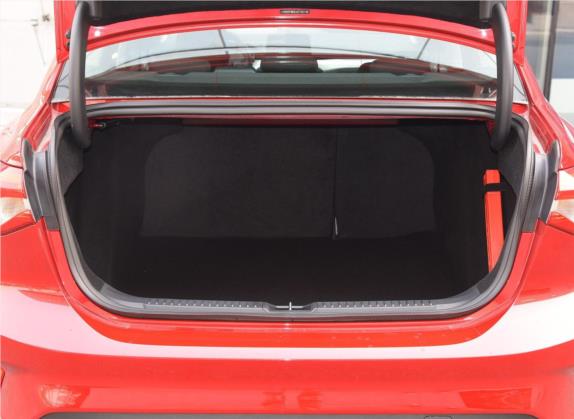 福克斯 2019款 三厢 1.5L 手动锋跃型 国V 车厢座椅   后备厢