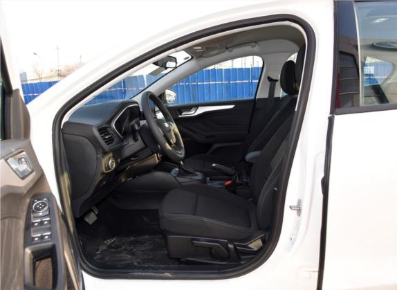 福克斯 2019款 三厢 1.5L 自动锋跃型 国V 车厢座椅   前排空间