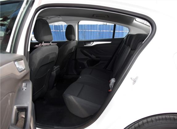 福克斯 2019款 三厢 1.5L 自动锋跃型 国V 车厢座椅   后排空间