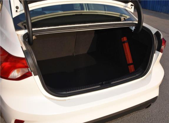 福克斯 2019款 三厢 1.5L 自动锋跃型 国V 车厢座椅   后备厢