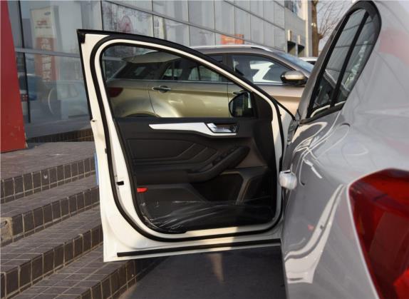 福克斯 2019款 三厢 1.5L 自动锋跃型 国V 车厢座椅   前门板